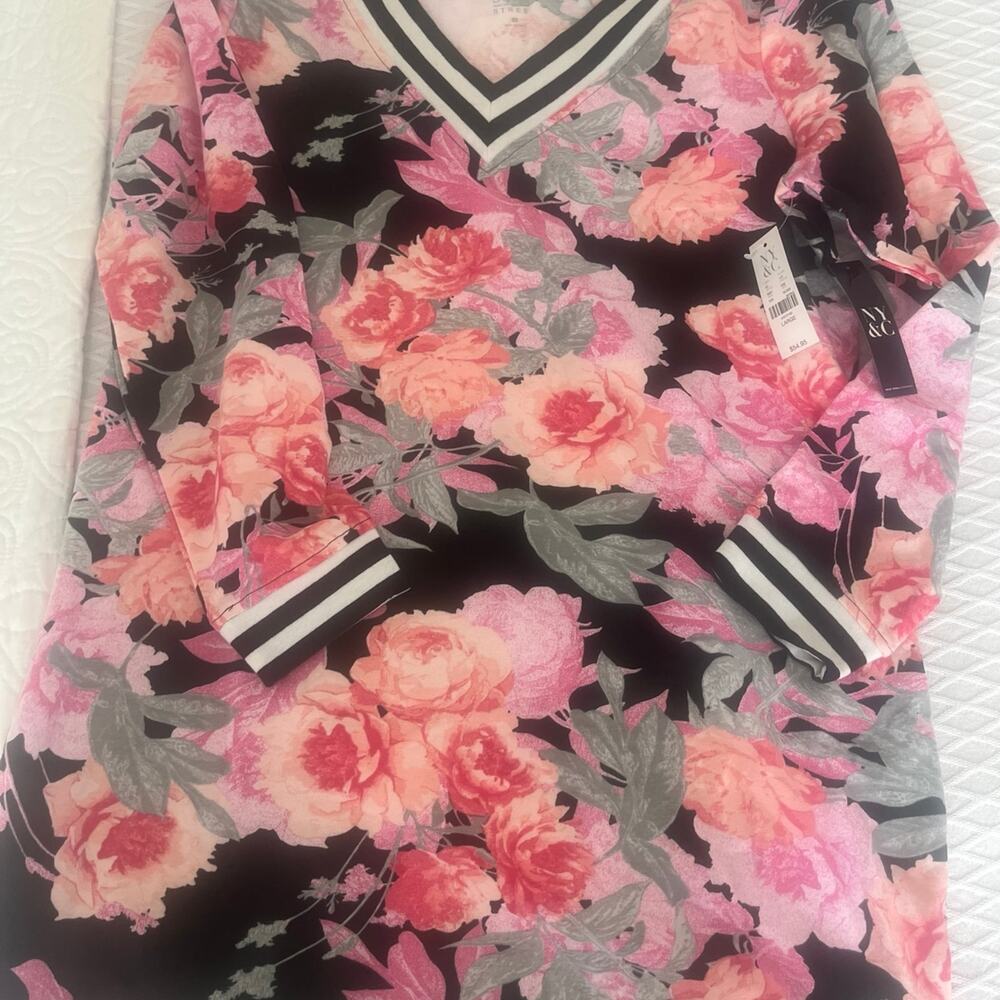 Women's Floral V-Neck Long Sleeve sweatshirt tunic NY & Company SoHo size large